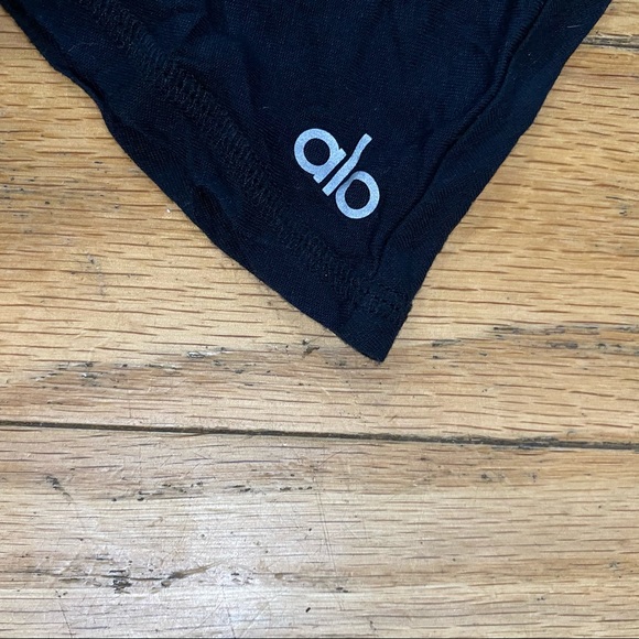 ALO Yoga Black Open Side Short Sleeve Shirt - Picture 2 of 5